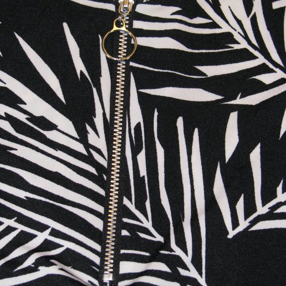 Three Women's Summer Tops 2 Tank Tops 1 T-Shirt Abstract Prints Black White - Picture 6 of 16